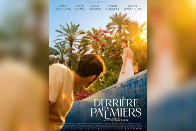 Derrière les palmiers